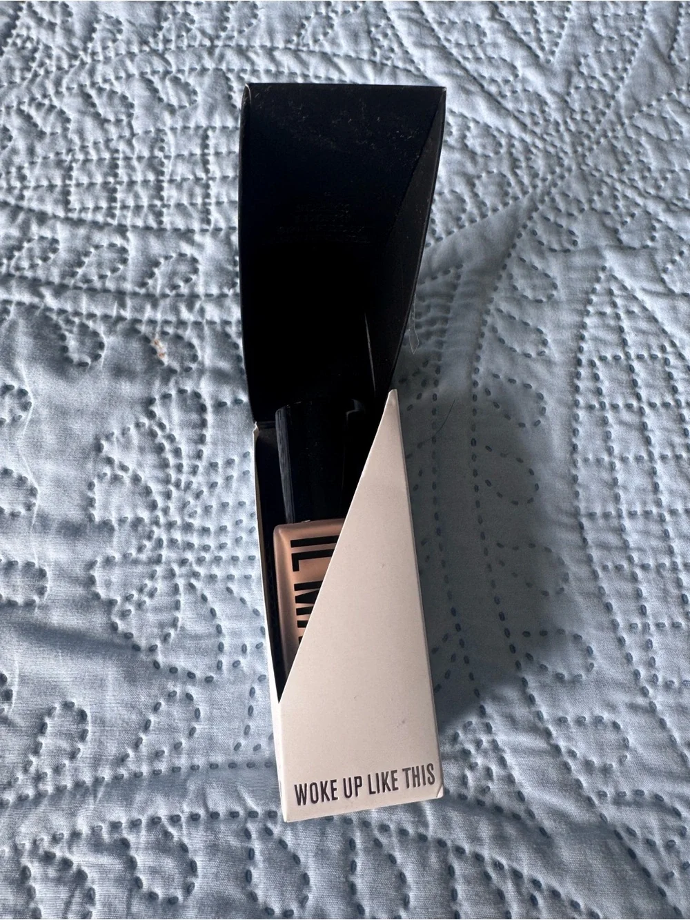 Il Makiage Flawless Base Foundation - Black Packaging